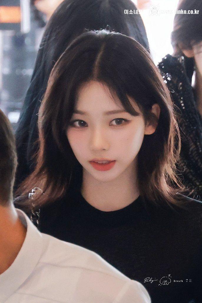 어제자 중단발 시스루 셔츠 공항패션 에스파 카리나