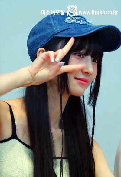 오마이걸 유빈 보이는 라디오 끈 민소매 미모