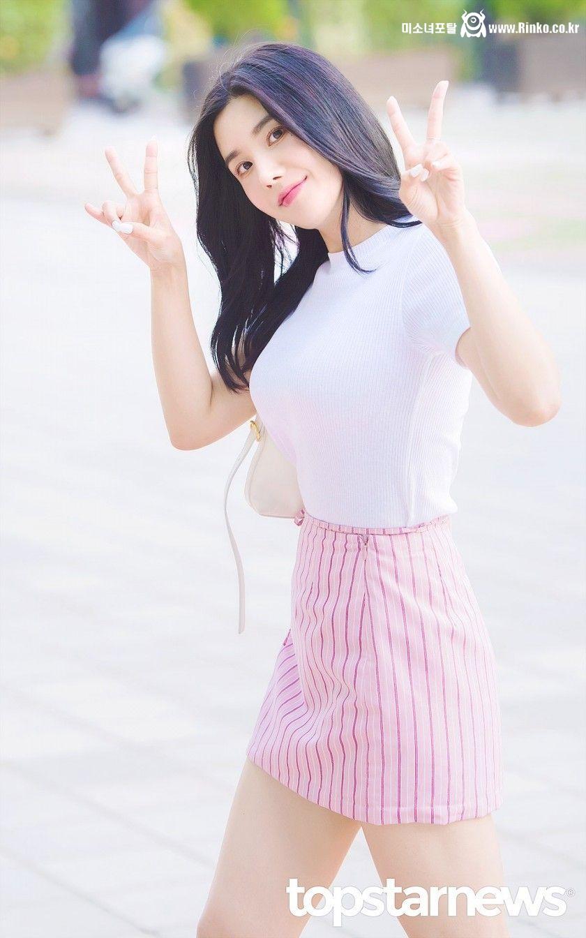 골지 티셔츠 출근길 권은비