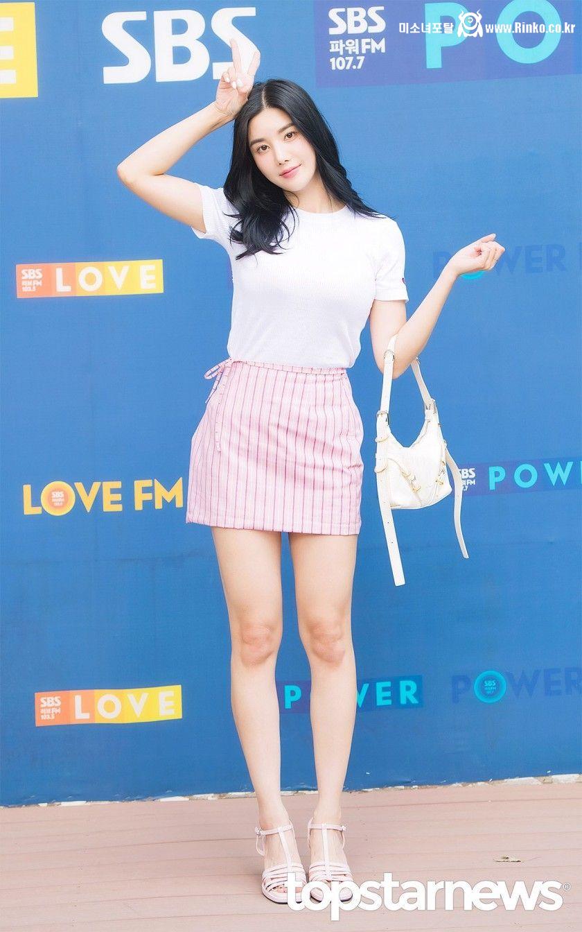 골지 티셔츠 출근길 권은비