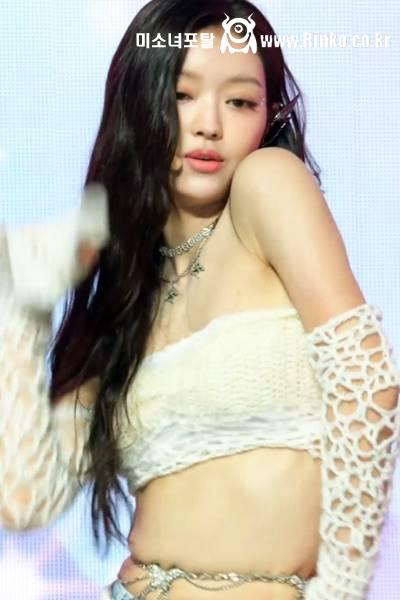 튜브탑 털 니트 오마이걸 유아