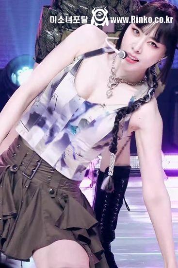 많이 파인 브브걸 은지