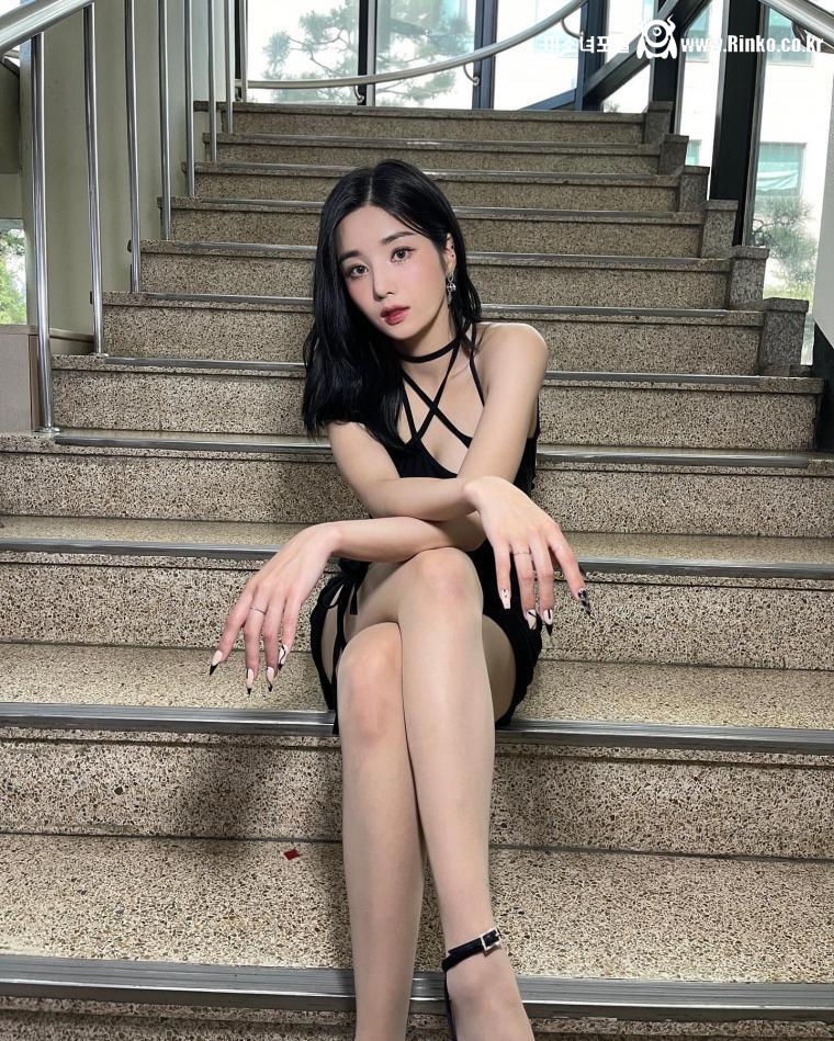 권은비 신작 떴다!! 이상한 곳에 끼인...