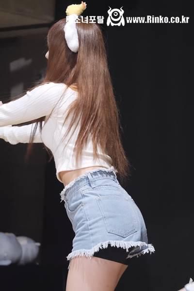 헐렁한 청 반바지 아일리원 리리카