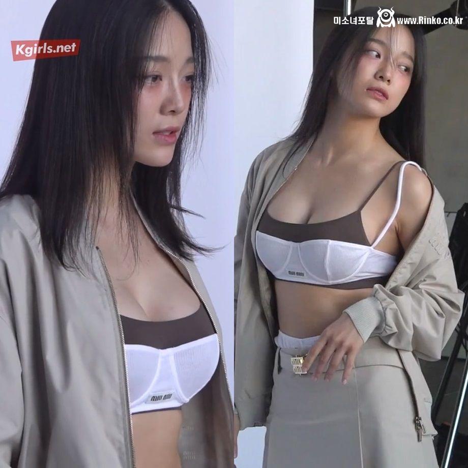 파격 의상으로 간만에 화보 찍는 김세정