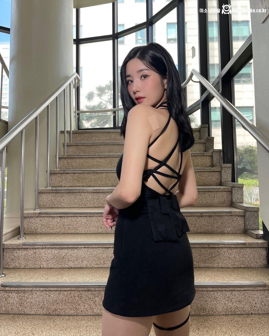 권은비 섹시한 무대 의상