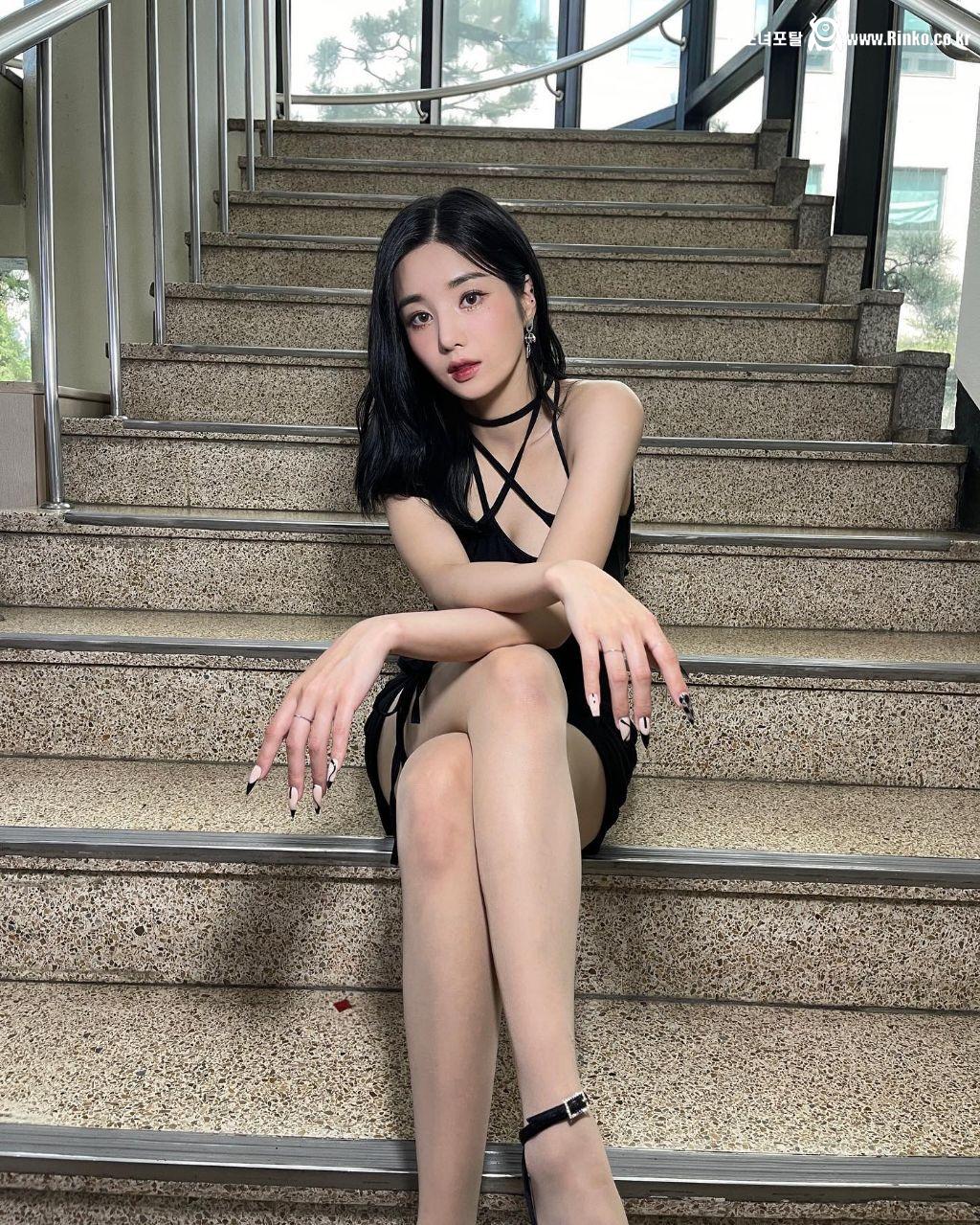 권은비 섹시한 무대 의상