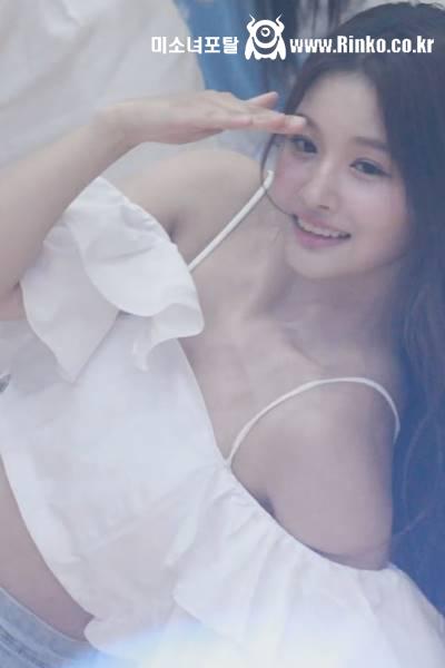 프릴 크롭탑 엔믹스 설윤