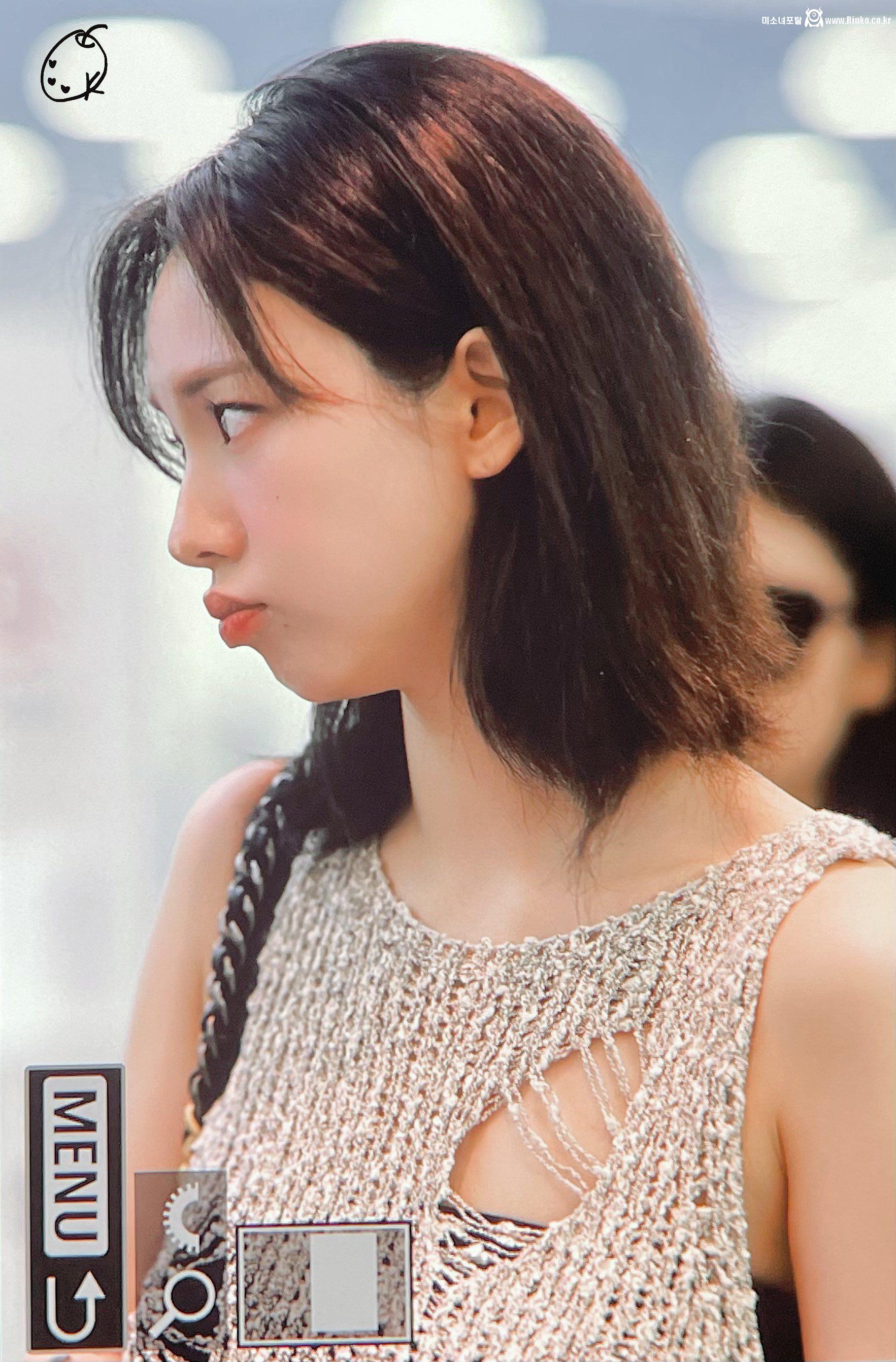 최근에 화장법 바꿨다는 입국하는 카리나 미모