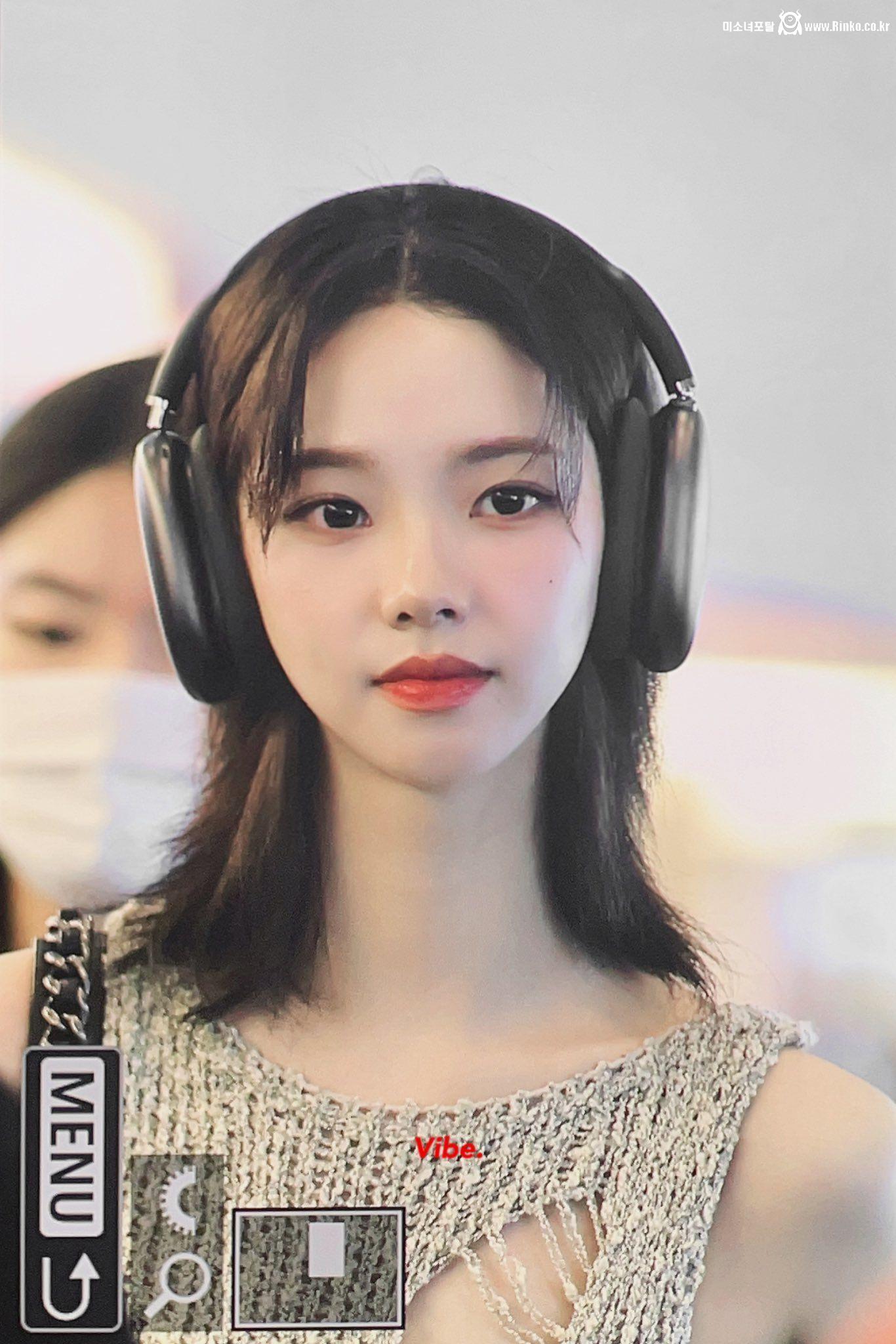 최근에 화장법 바꿨다는 입국하는 카리나 미모