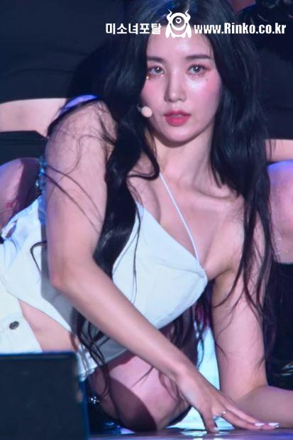 덜덜덜 떨리는 권은비