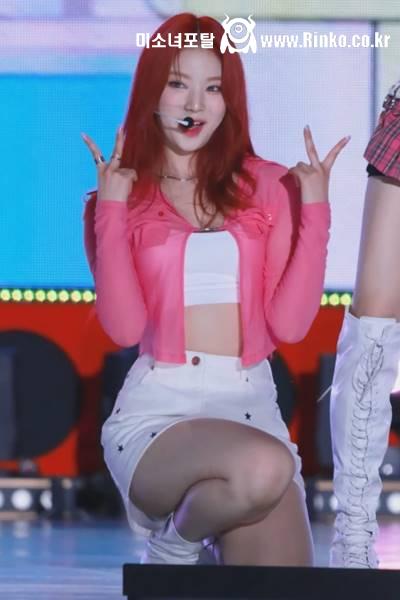 짧은 치마 꿀벅지 엉밑살 스테이씨 아이사