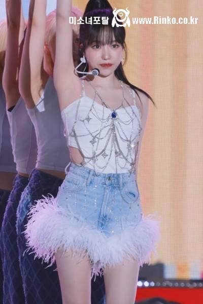 털 달린 청 반바지 조유리