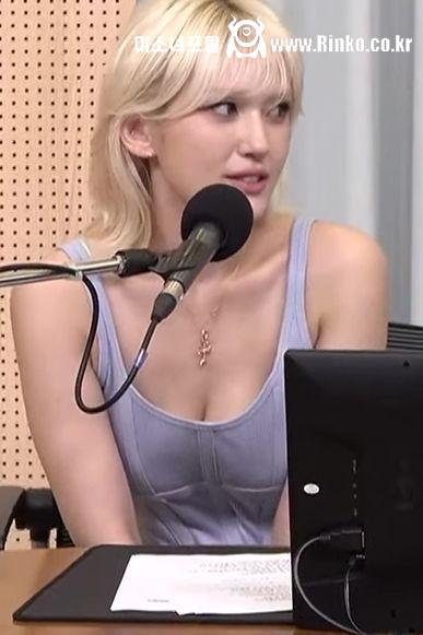 틈 보이는 전소미