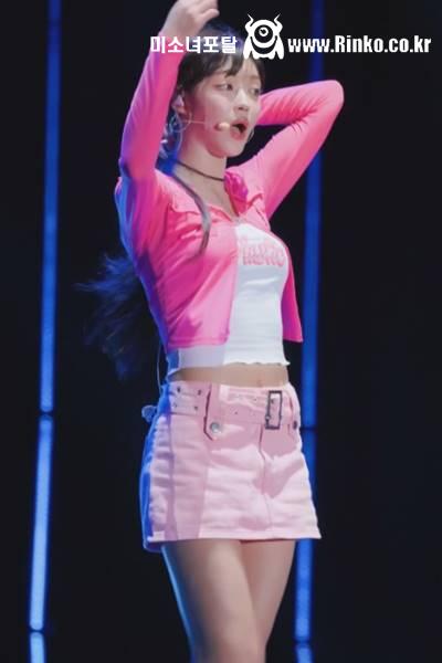 핑크 치마 각선미 오마이걸 유아