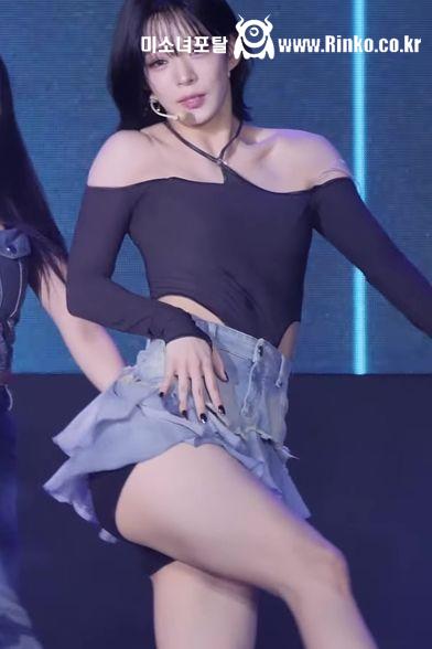 찰진 허벅지 프로미스나인 이채영 (1)