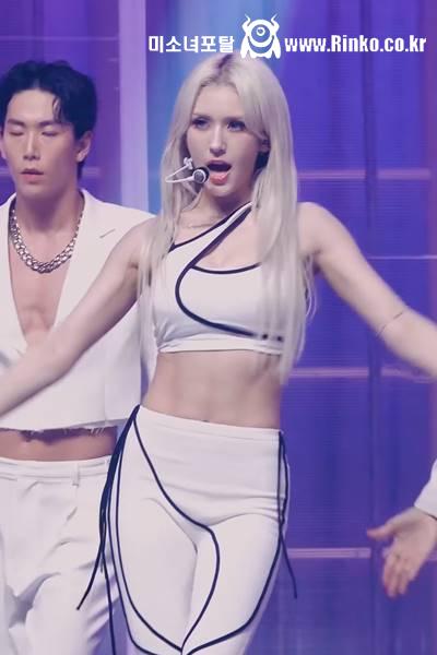 화이트 레깅스 크롭탑 복근 전소미