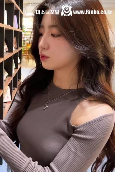 책 고르는 트리플에스 박소현