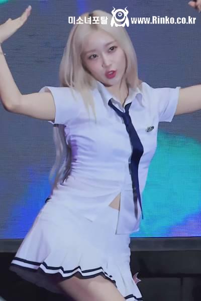 스쿨룩 테니스 치마 스테이씨 수민