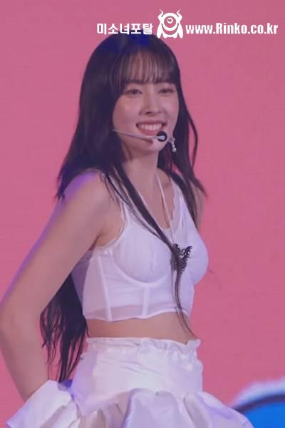 화이트 브라렛 스테이씨 윤