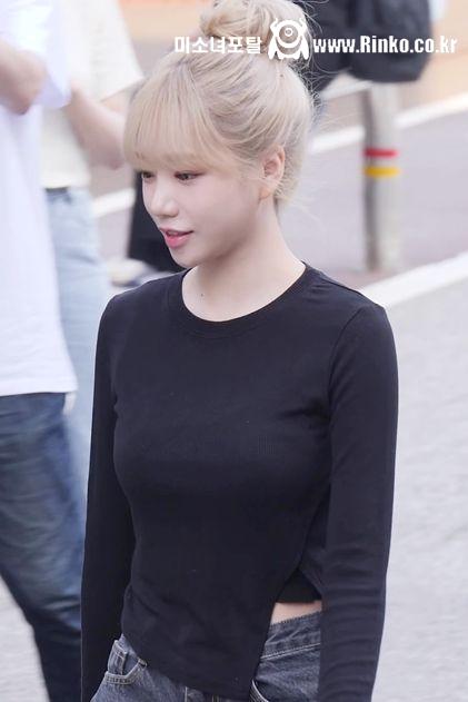 출근길 똥머리 조유리