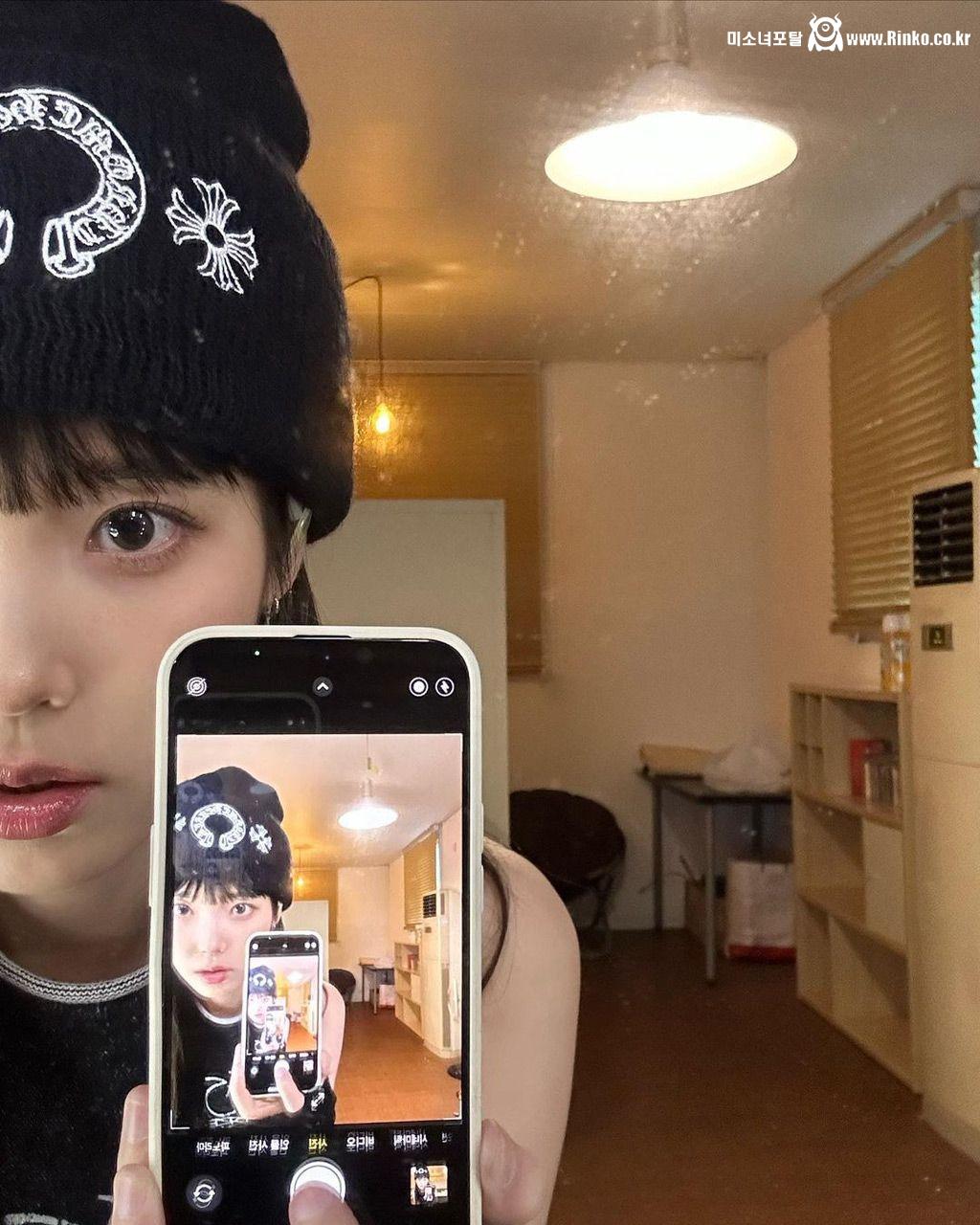 과욕 부리다 너무 힙하게 입고 나온 아이유