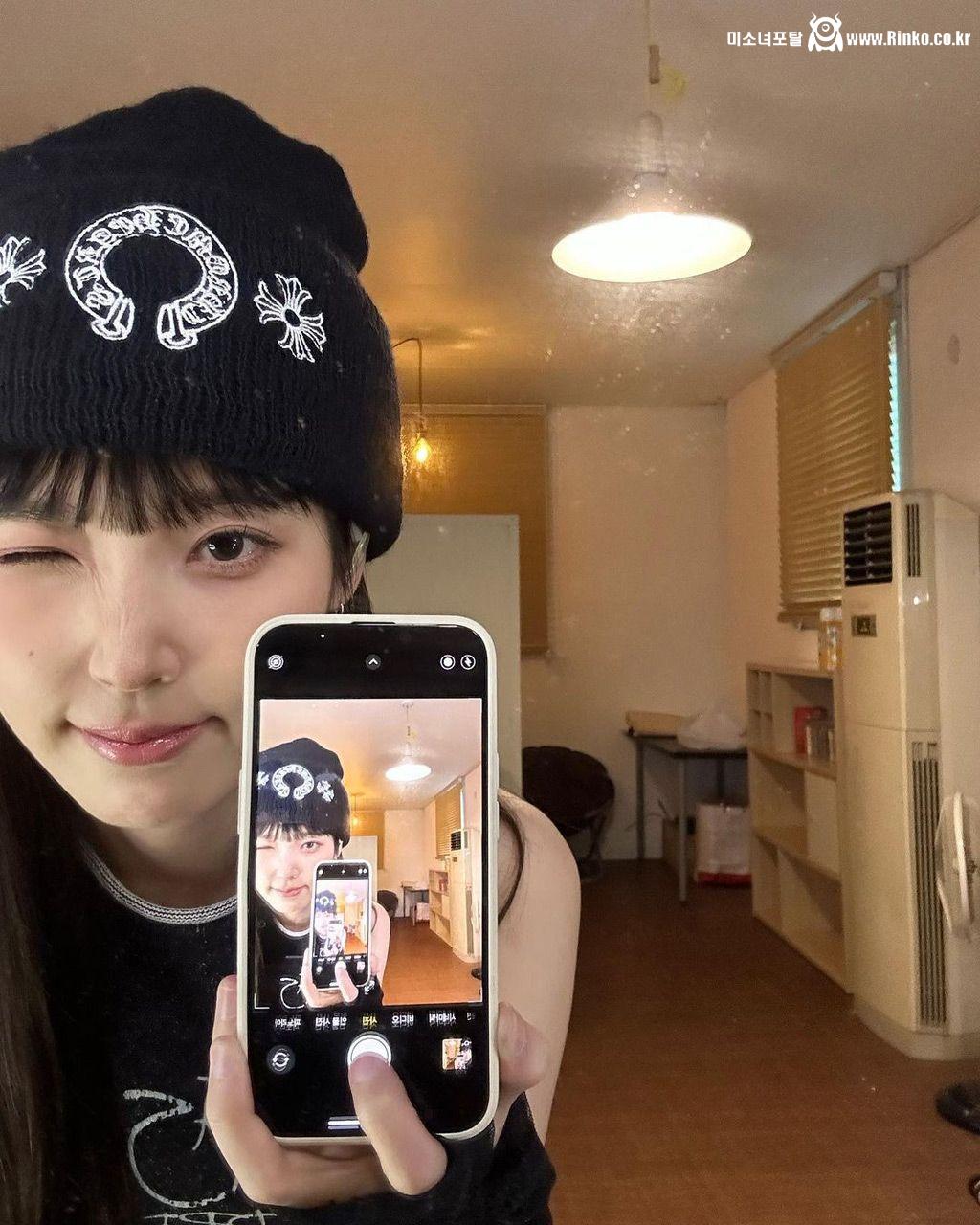 과욕 부리다 너무 힙하게 입고 나온 아이유