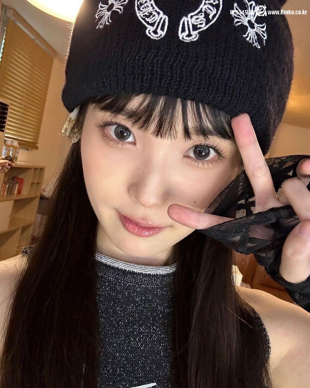 과욕 부리다 너무 힙하게 입고 나온 아이유