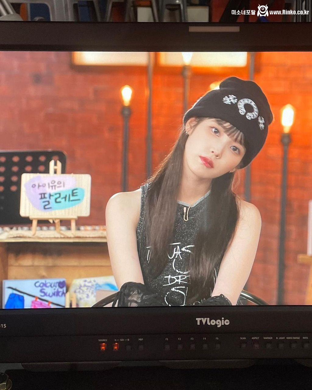 과욕 부리다 너무 힙하게 입고 나온 아이유