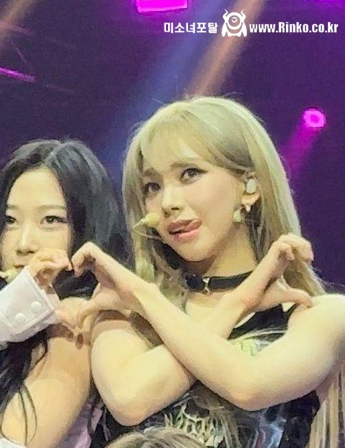 금발 염색이 파격적이었던 카리나