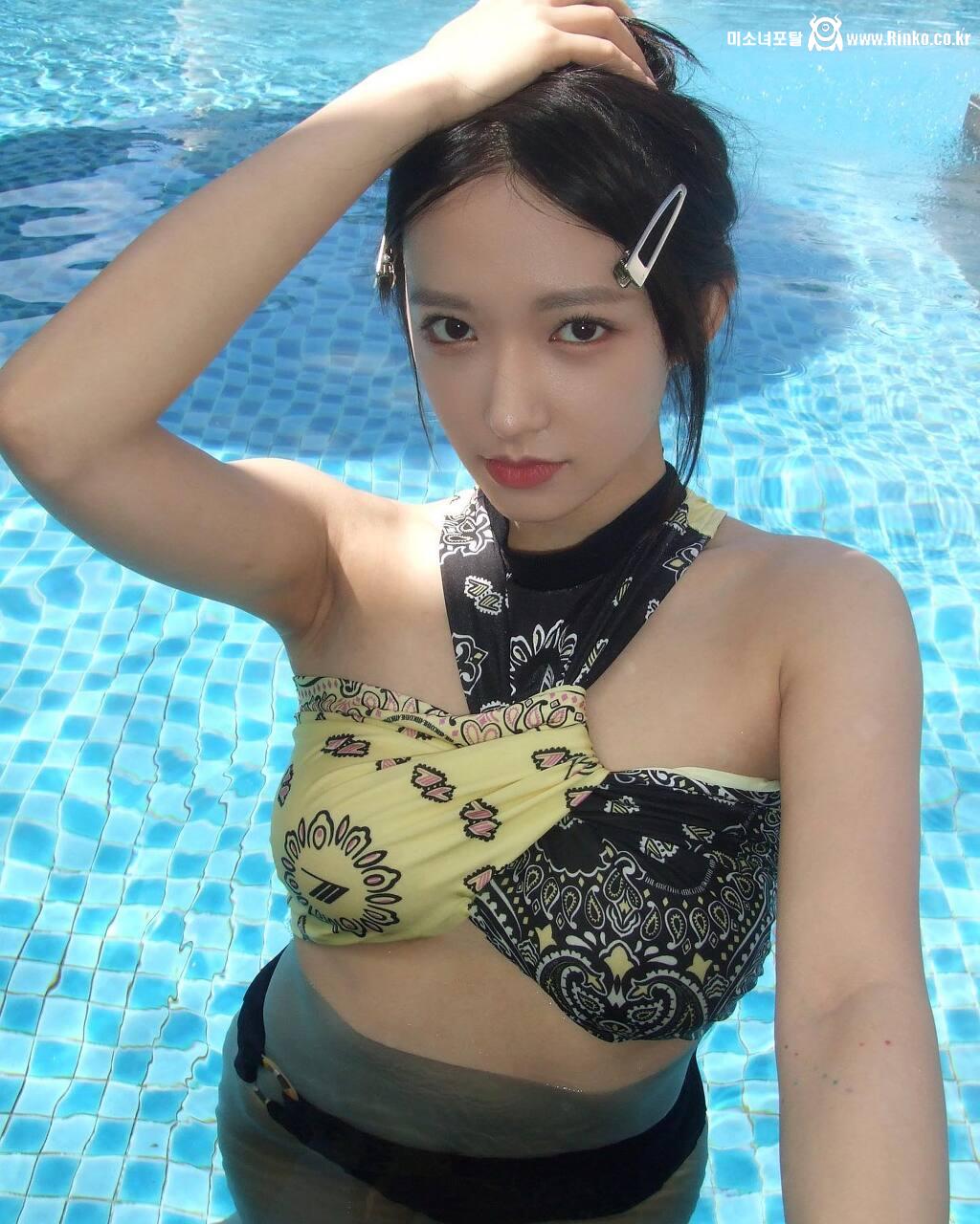 성소 슨황...홀터넥 비키니 묵직한 거유가슴과 삐져나온 엉밑살