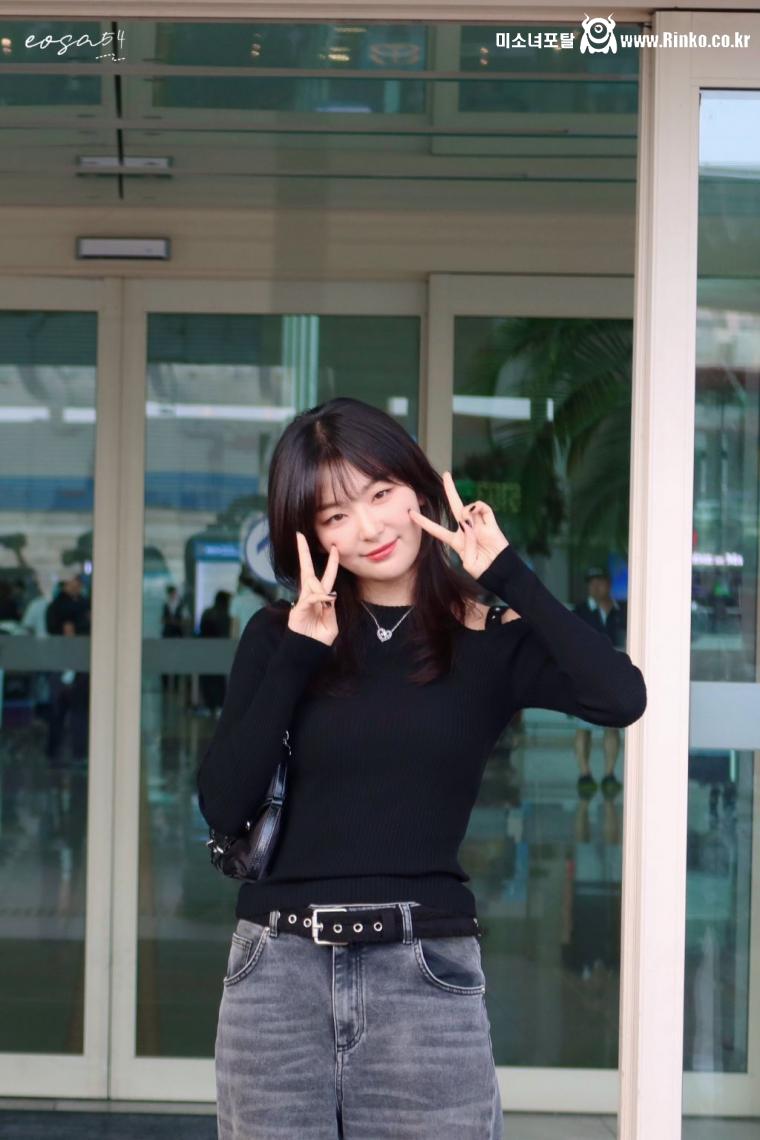 새로 바뀐 헤어스타일 레드벨벳 슬기 검은색 골지티 봉긋한 라인