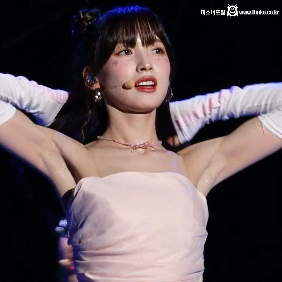 오마이걸 아린 촉촉하게 빛나는 겨드랑이