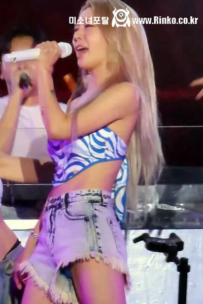 속바지 대신 비키니 팬츠 입은 초아