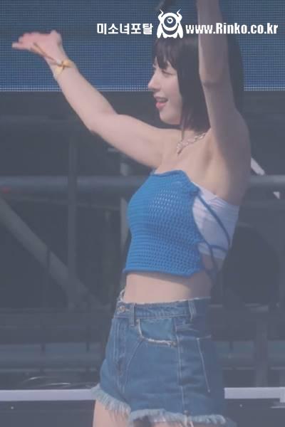 앞부분만 가려주는 망사 오프솔더 하이키 리이나