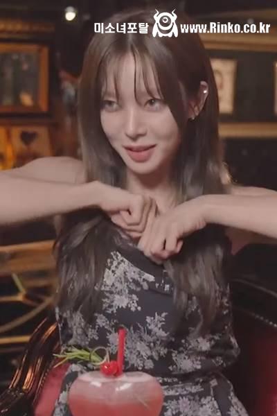 가슴에서 하트 꺼내주는 레이스 슬립 초아