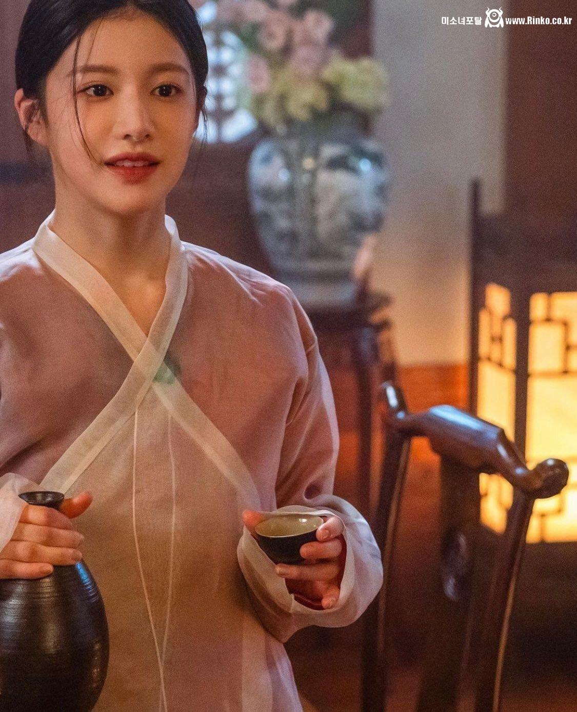 평소보다 살 올랐었다는 로스쿨 시절 고윤정