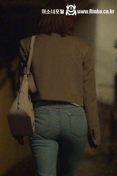 오피스룩 뒤태 핏 조보아