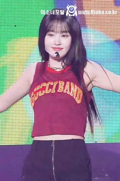 민소매 겨드랑이 스테이씨 윤