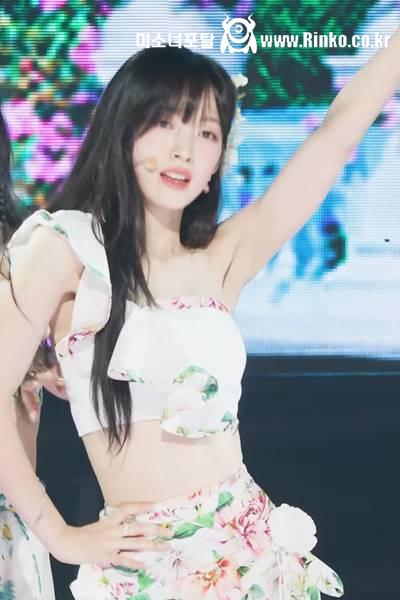 원 오프솔더 시원한 여름 드레스 오마이걸 아린