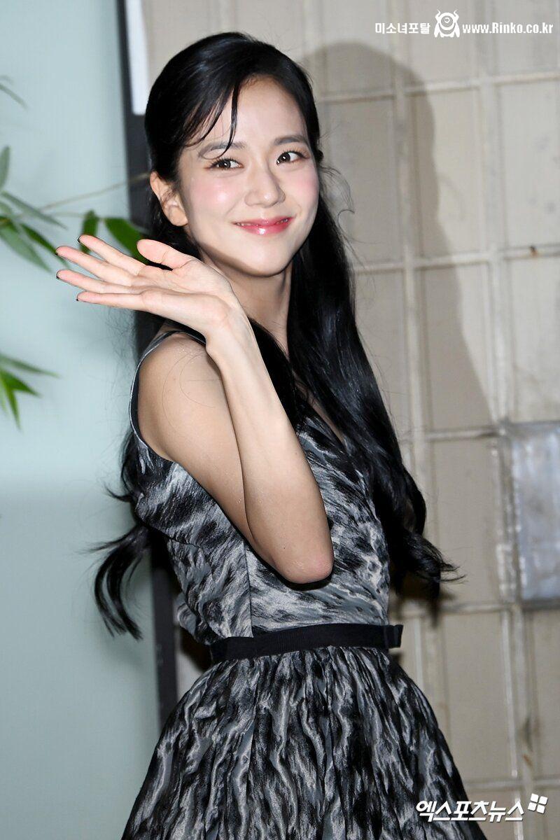 드레스 입고 디올 성수동 행사에 참석한 블랙핑크 지수