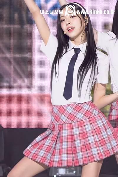 단아한 스쿨룩 ITZY 유나