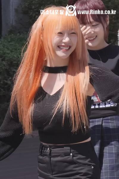 출근길 니트 민소매 시그니처 지원