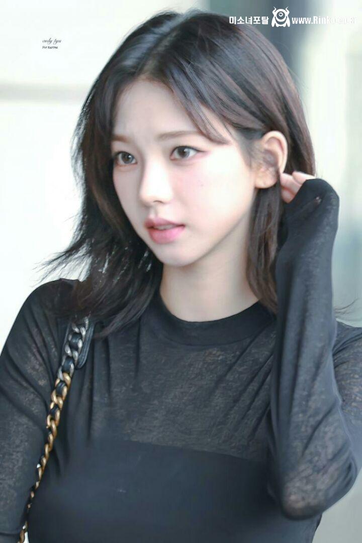 흑발 중단발 카리나