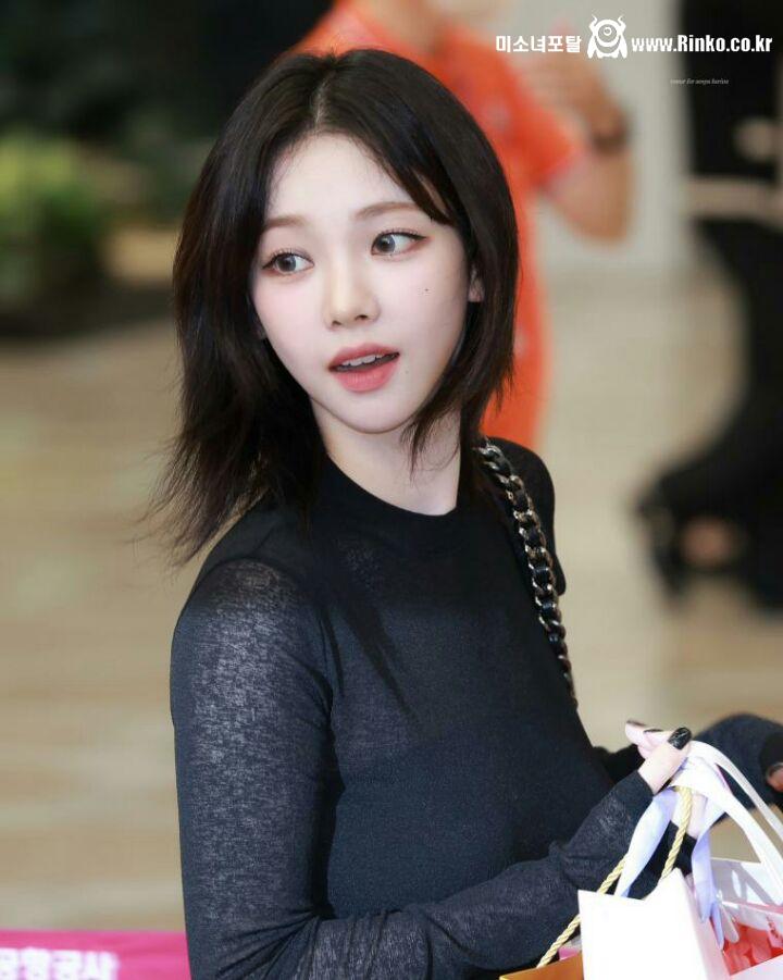 흑발 중단발 카리나