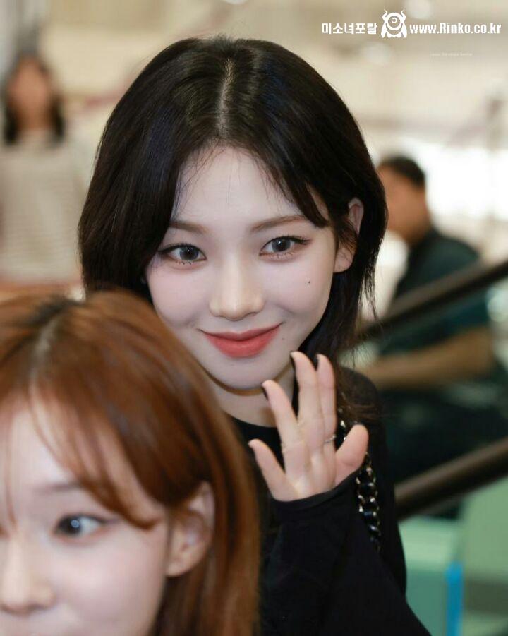 흑발 중단발 카리나