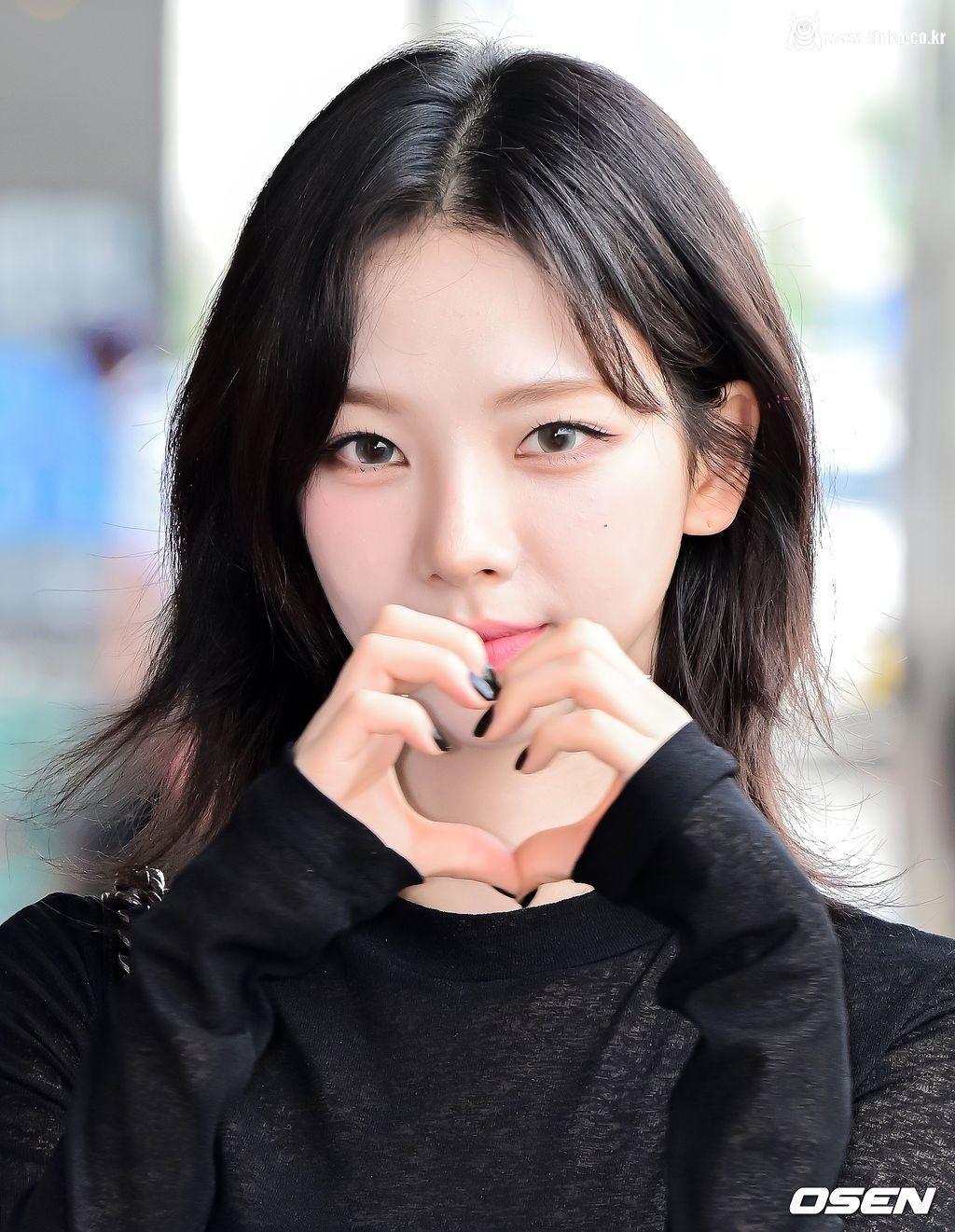 흑발 중단발 카리나