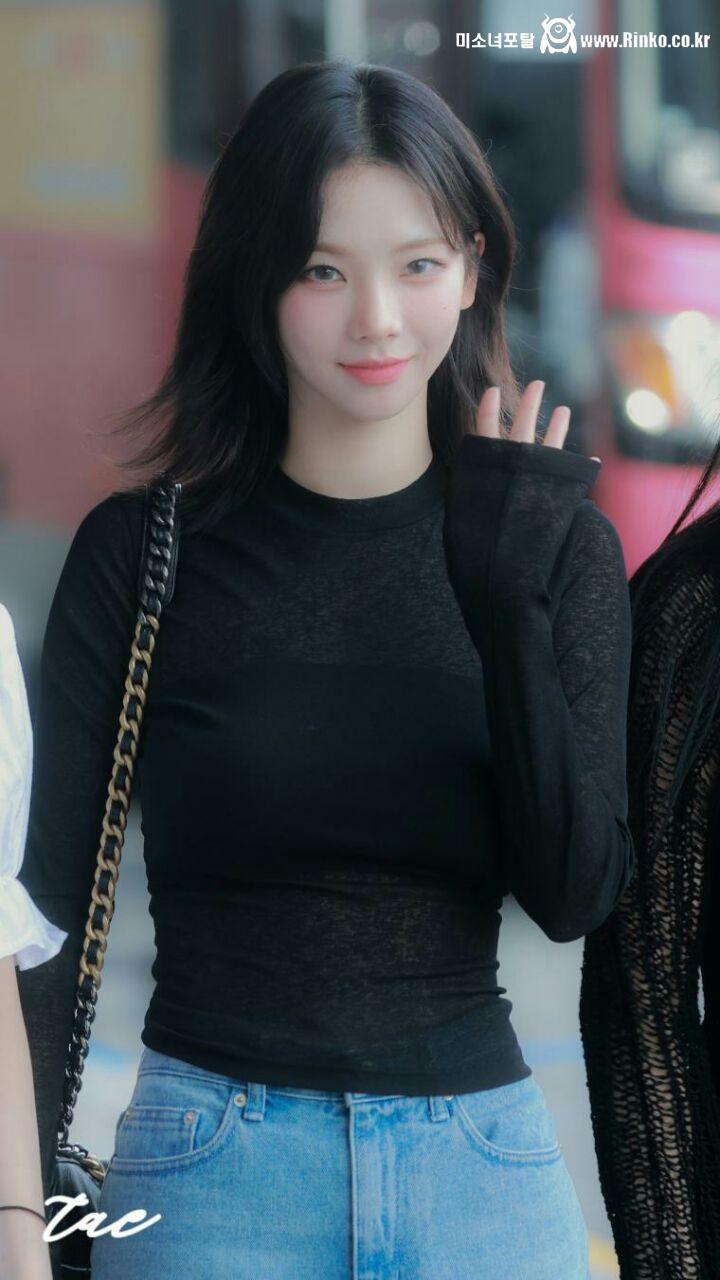 흑발 중단발 카리나