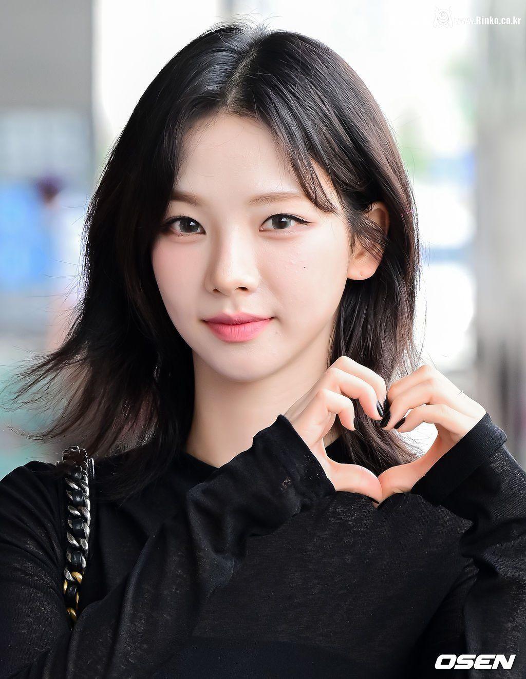 흑발 중단발 카리나