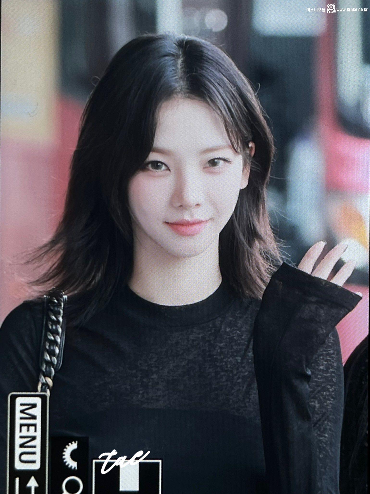 흑발 중단발 카리나